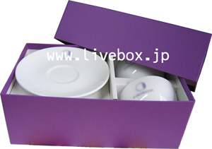 化粧箱 ギフトボックス パッケージ 紙箱 貼り箱 張り箱 製造 製作 販売 通販 完全オーダーメイドにてカップ＆ソーサー用ギフトボックス製作事例